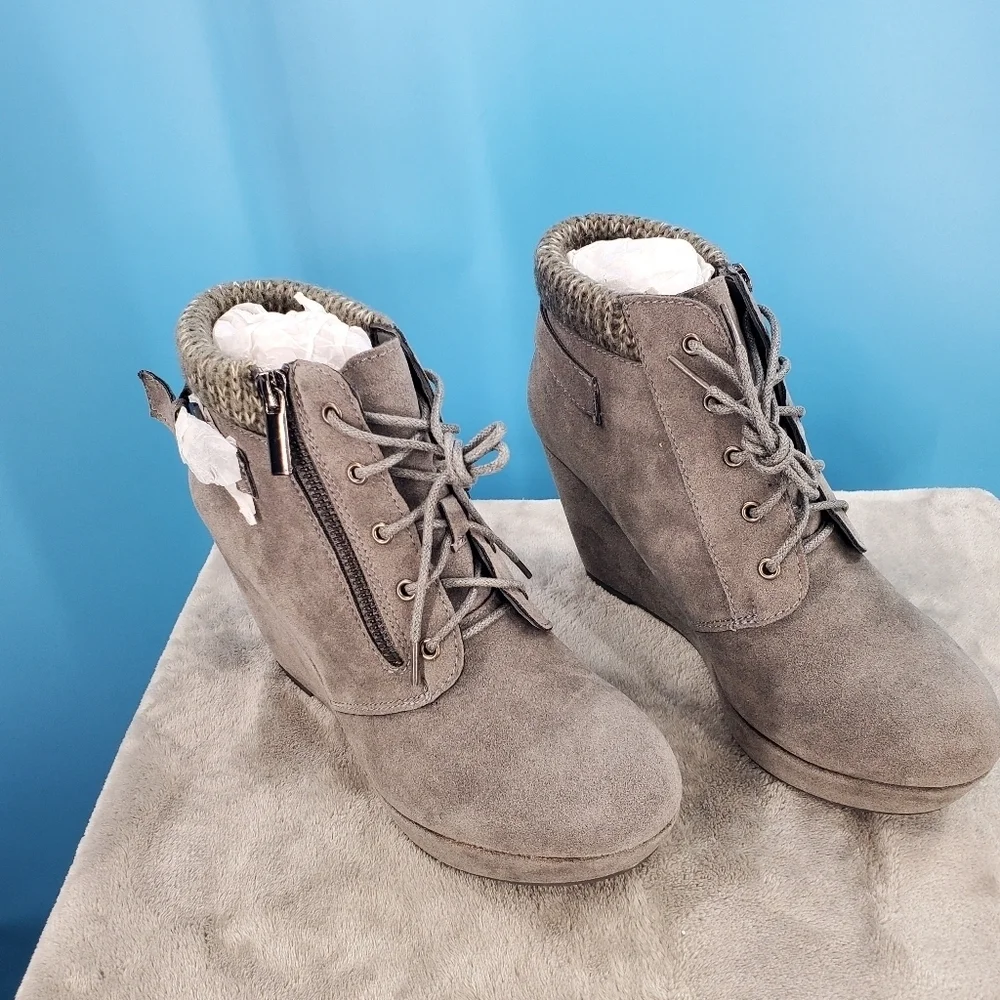 NEW! Shoe Dazzle grey wedge booties 9